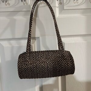 Straw barrel shaped purse with zipper